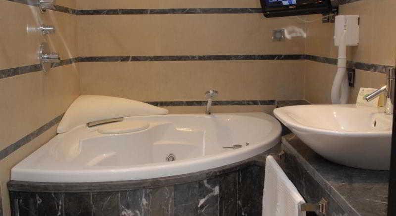 Hotel Excelsior Ла-Маддалена Экстерьер фото