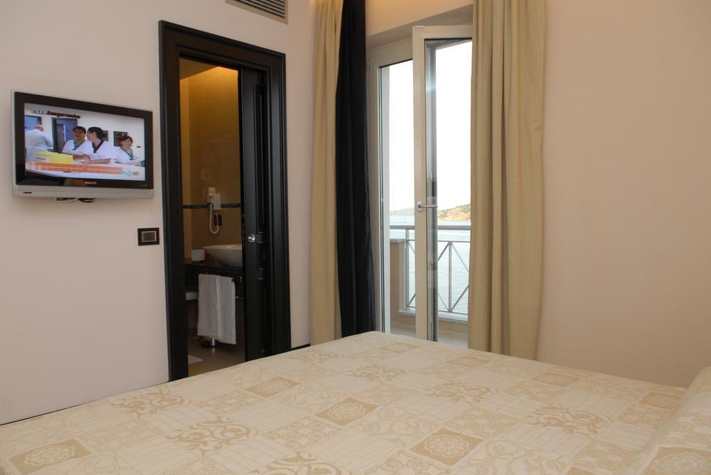 Hotel Excelsior Ла-Маддалена Экстерьер фото