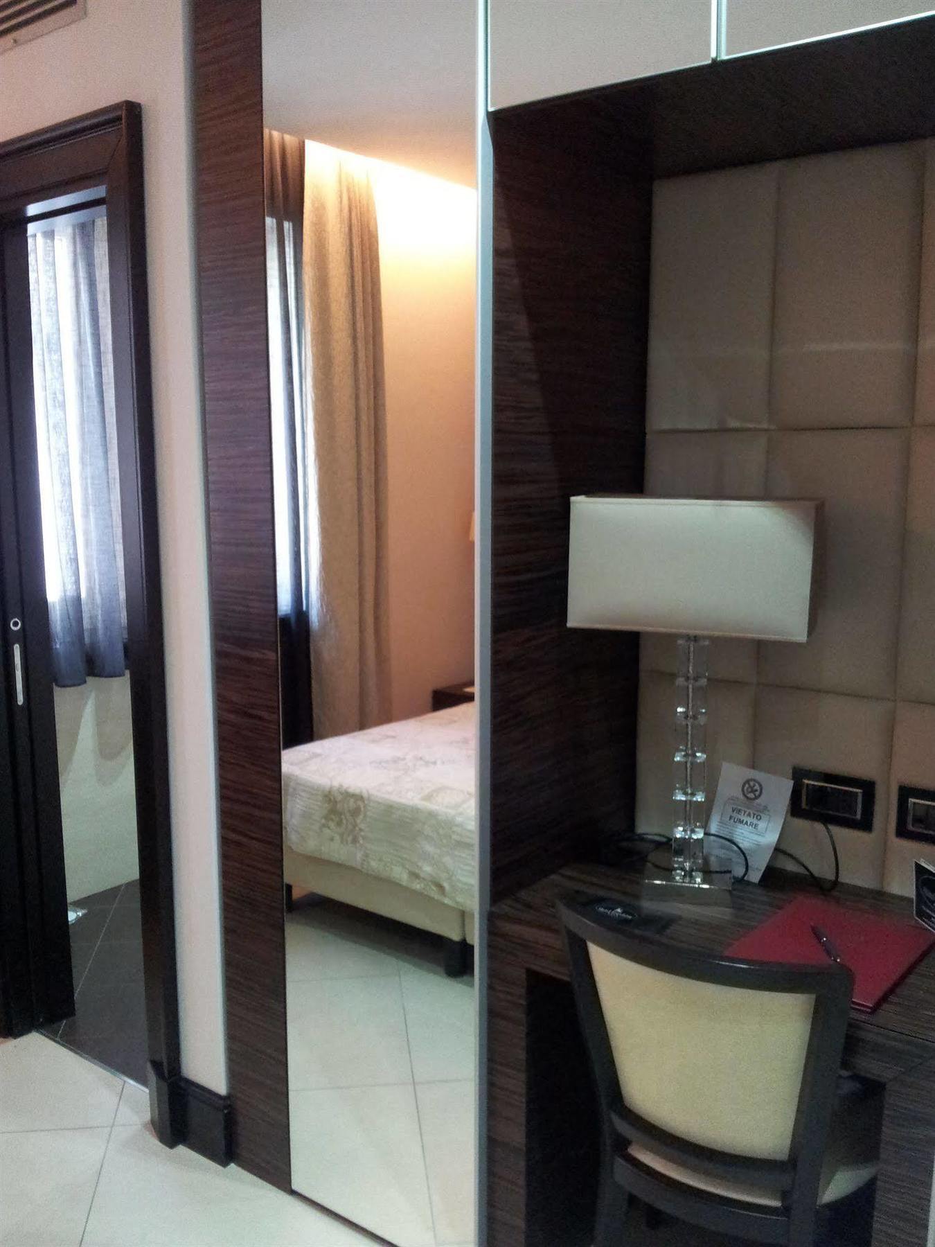 Hotel Excelsior Ла-Маддалена Экстерьер фото