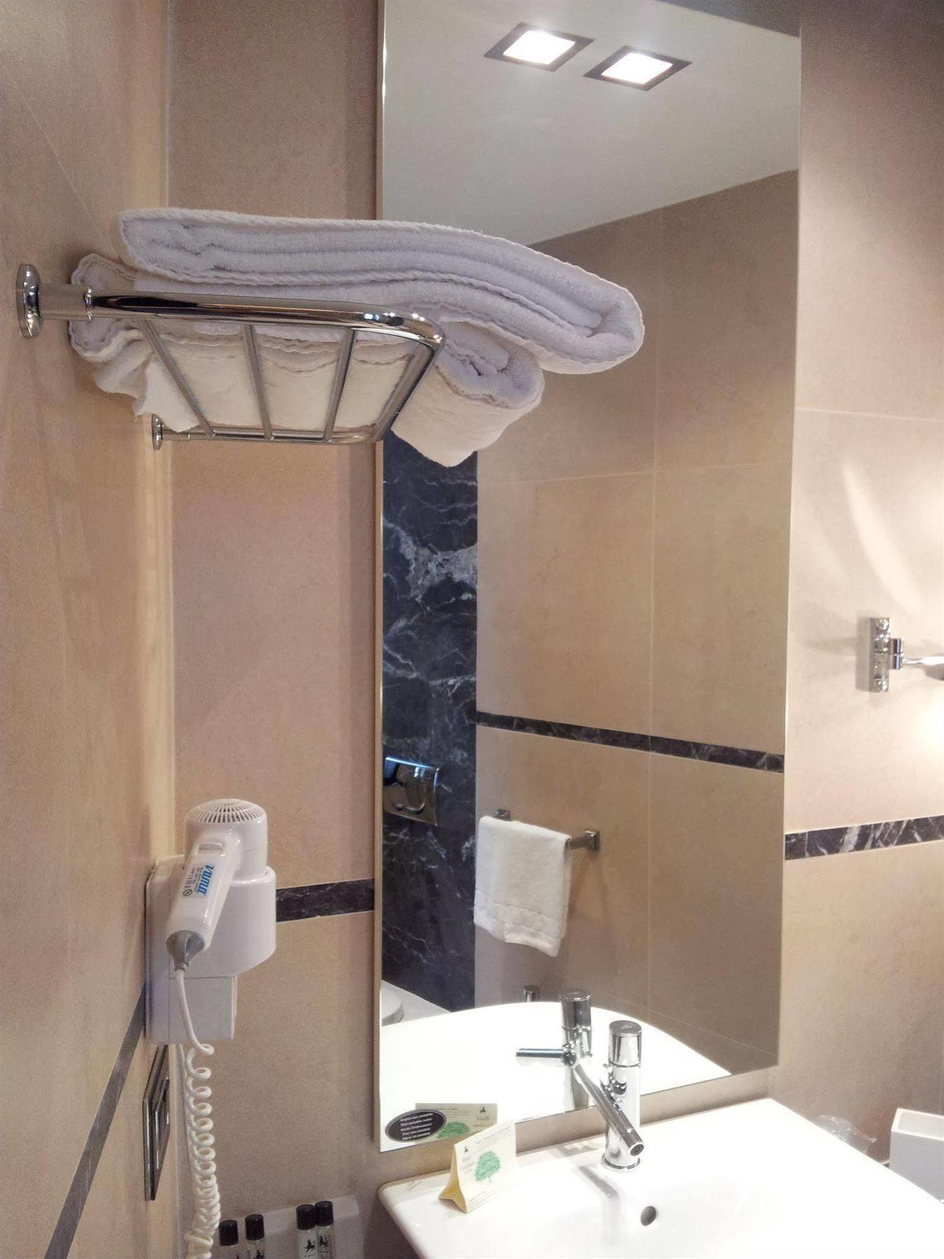 Hotel Excelsior Ла-Маддалена Экстерьер фото