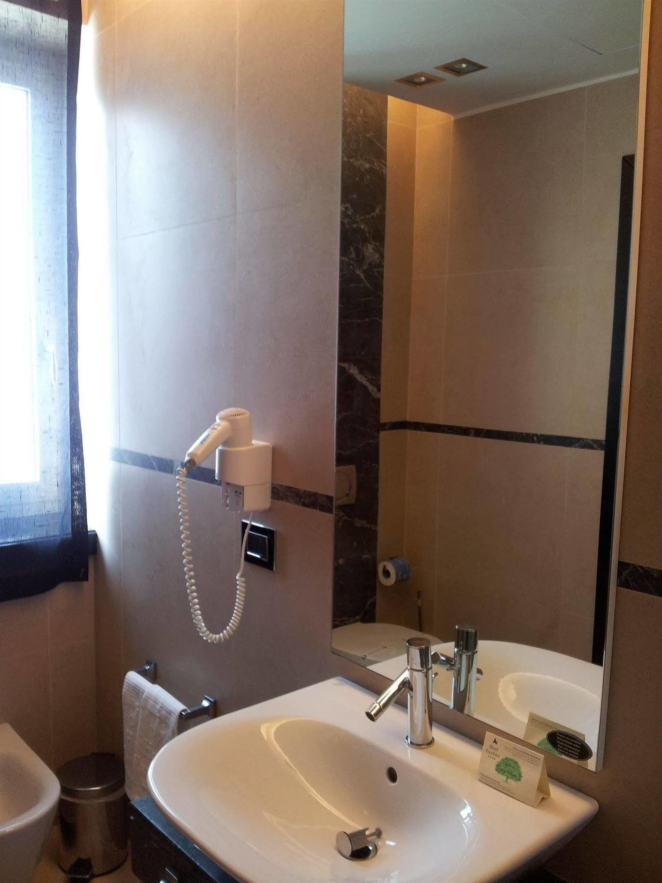 Hotel Excelsior Ла-Маддалена Экстерьер фото