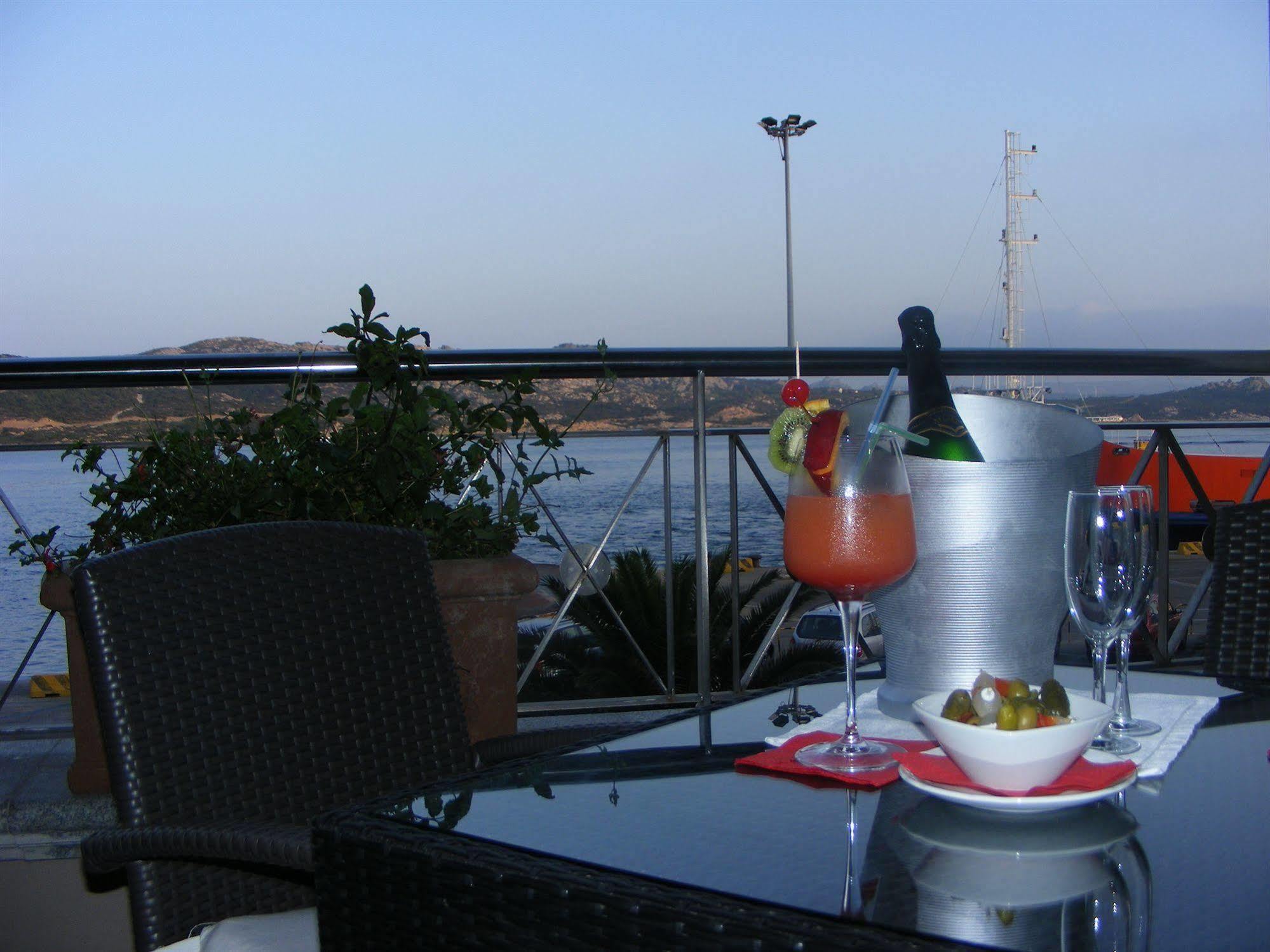 Hotel Excelsior Ла-Маддалена Экстерьер фото